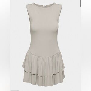 NWT Aritzia Wilfred Bloomsbury Dress in Ashen Ruffle Mini